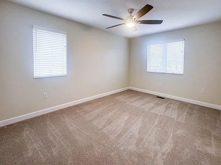 910 Hope Dr — Photo 11
