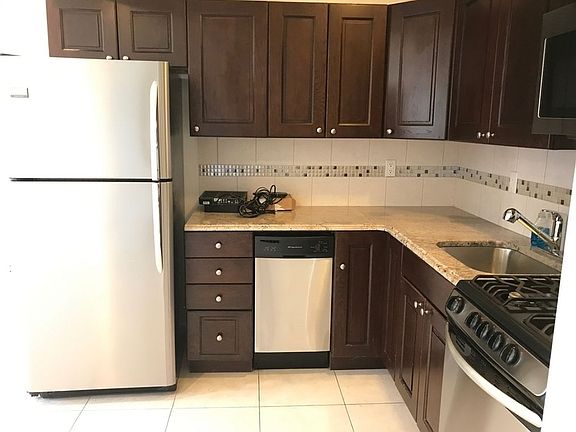 3rd image of 3047 38th St APT 2R