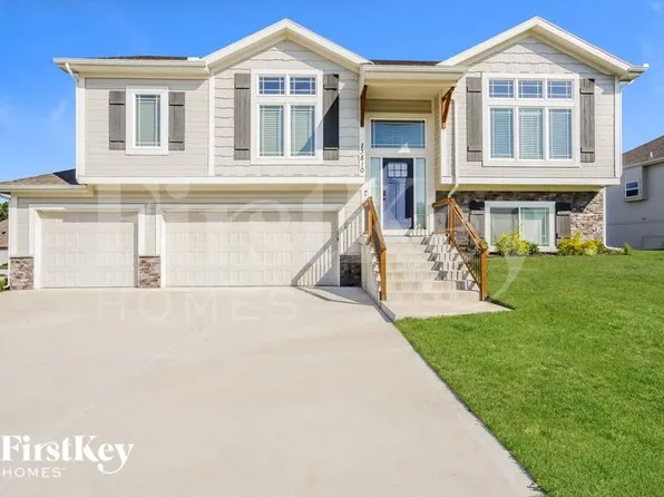 13810 NW 73rd St, Parkville, MO 64152