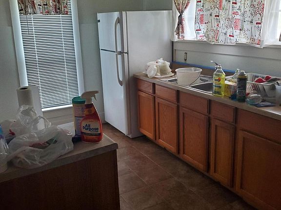5th image of 144 Harry Ave