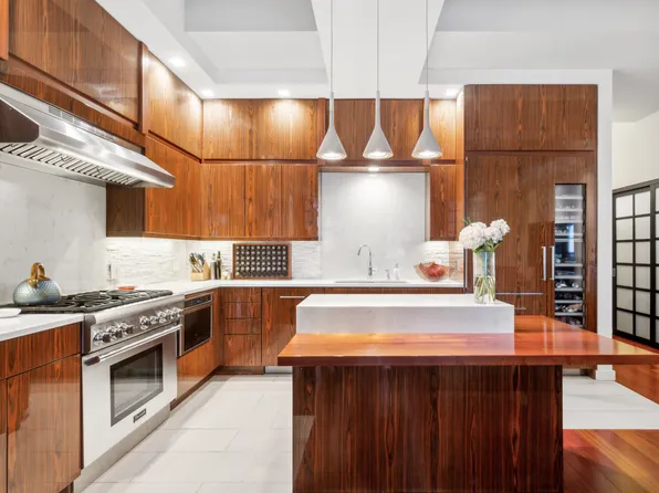 529 West 42nd Street 5R image 3 of 10