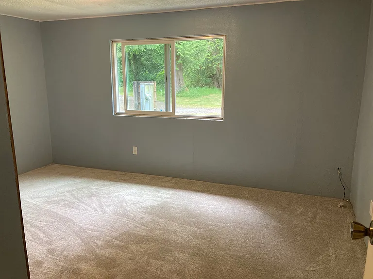 Medium bedroom