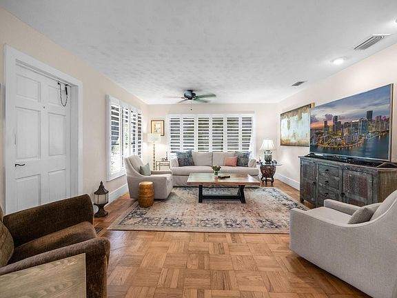 2nd image of 729 N Palmway