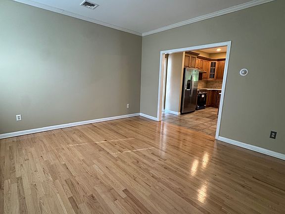 5th image of 52 Middle Road