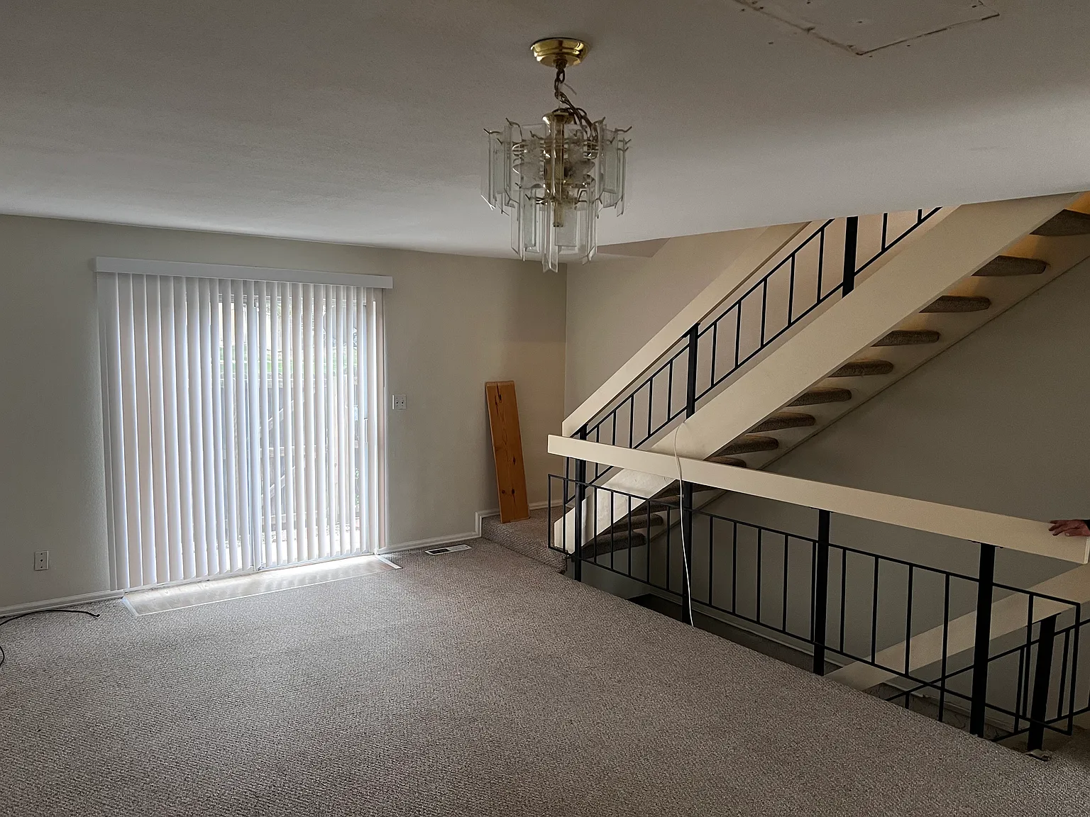 2 bed, 1.5 bath, 1800 sqft, $2,400 — Photo 2