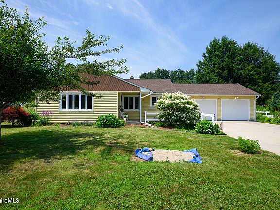2nd image of 24 Rockland Dr