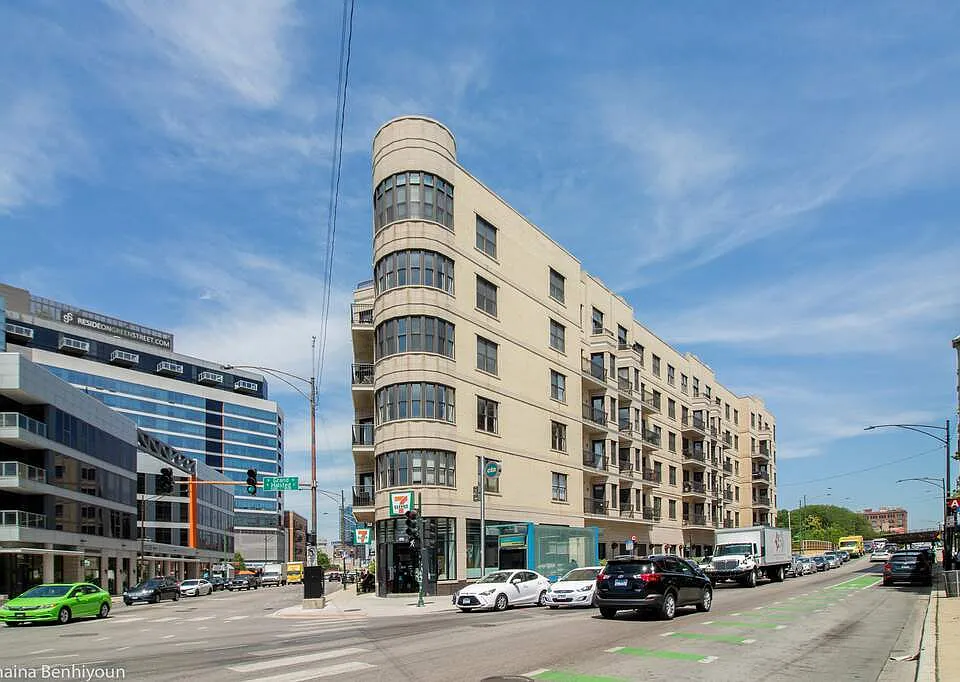 520 N Halsted St #411