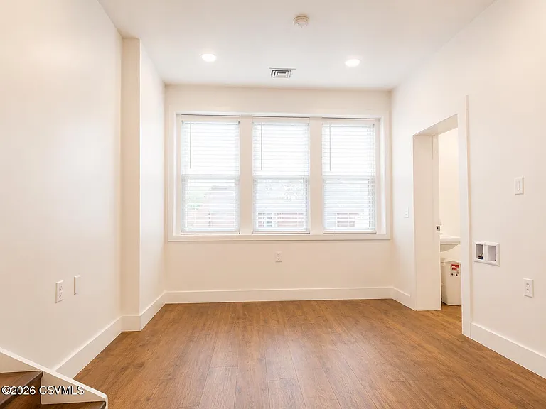 117 N Market St — Photo 16