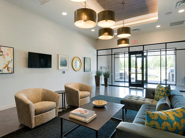 The Shoreham Apartments — Photo 4