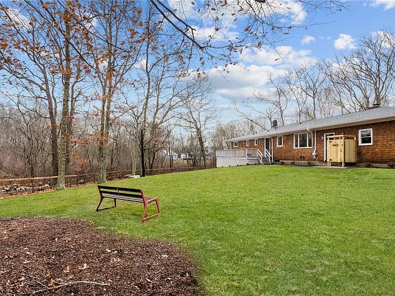 141 Congdon Dr — Photo 11