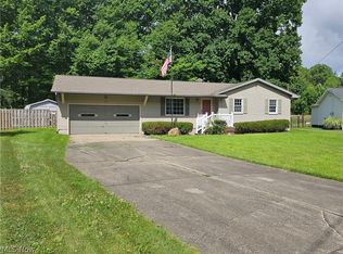 1808 Maple Trace Ct, Youngstown, OH 44515