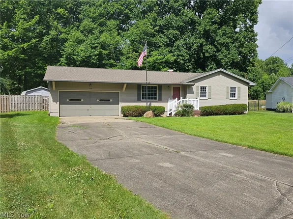 1808 Maple Trace Ct, Youngstown, OH 44515