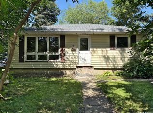 16 29th St E, Prince Albert, SK S6V1Y2
