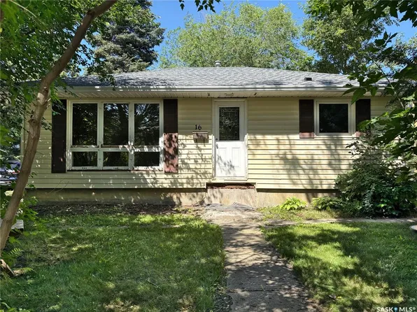 16 29th STREET E, Prince Albert, SK S6V 1Y2