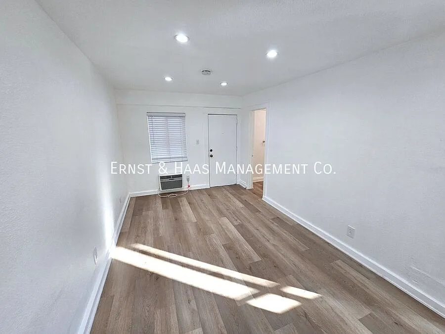 Wonderful Studio Apartment in Prime Neighborhood! — Photo 4