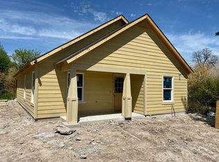 909 E Hattie St, Fort Worth, TX 76104