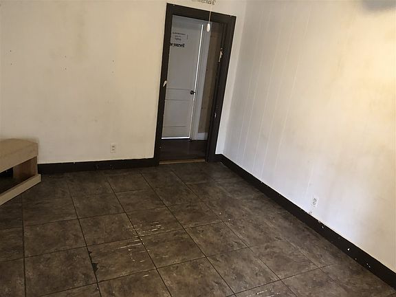 3rd image of 410 Diane Dr