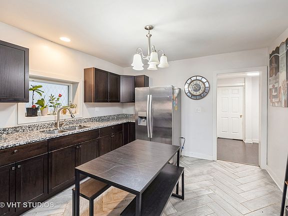 4th image of 2404 Clarence Ave