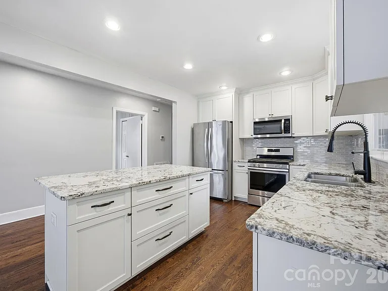 2727 Springway Dr — Photo 10