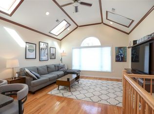 83 Dwight St, Jersey City, NJ 07305