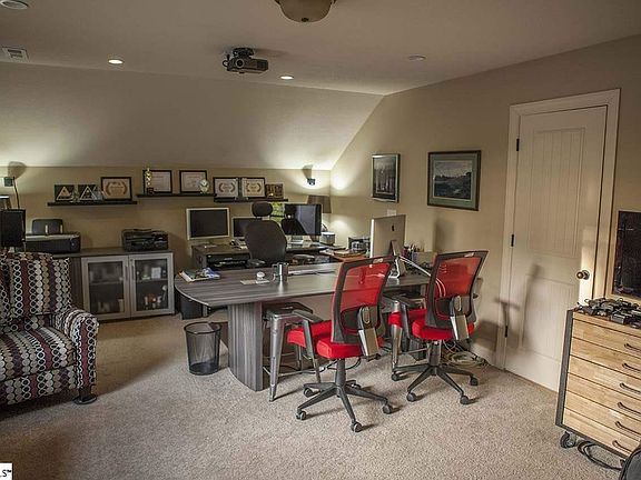 5th image of 10 Leland Cypress Ct