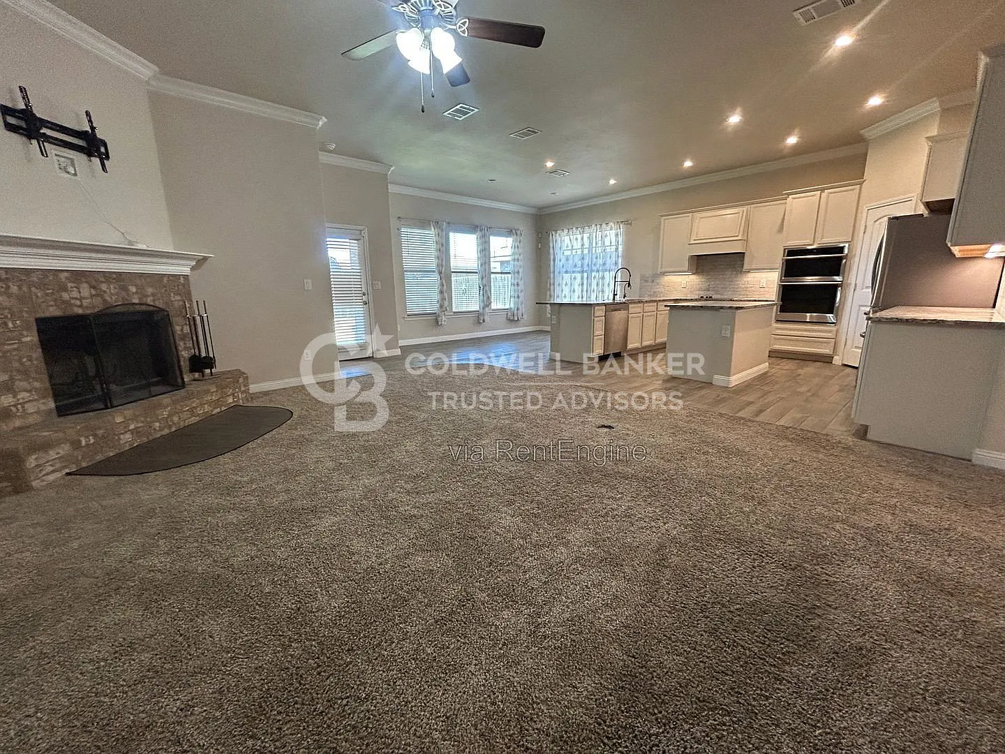 4 bed, 3.0 bath, 2386 sqft, $2,550 — Photo 4