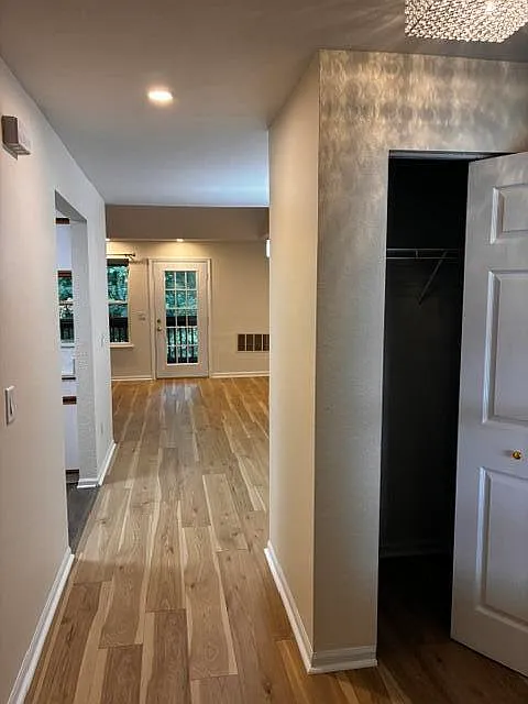 3 bed, 2.0 bath, 1252 sqft, $2,100 — Photo 2