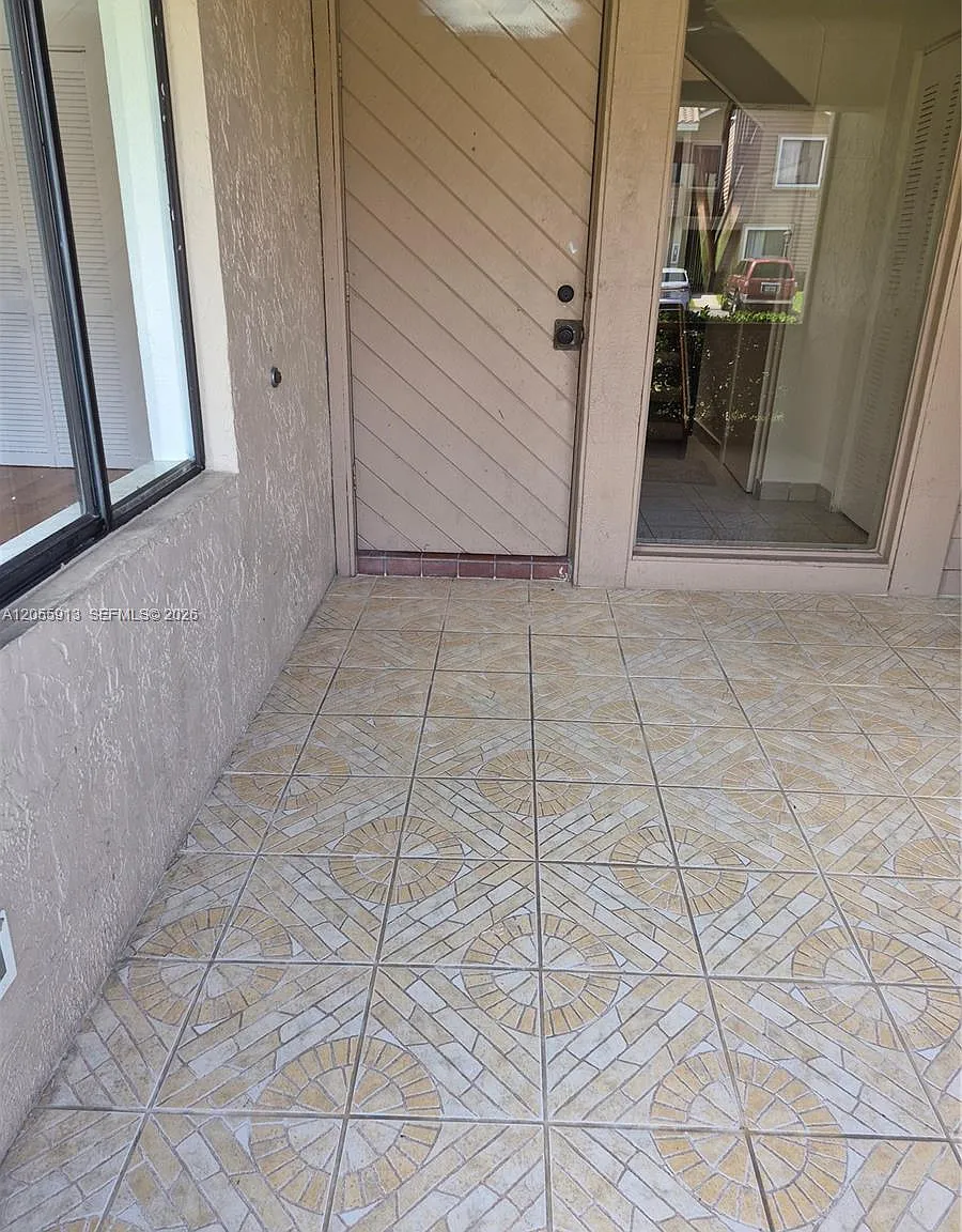 Maplewood Townhouses Cond — Photo 3
