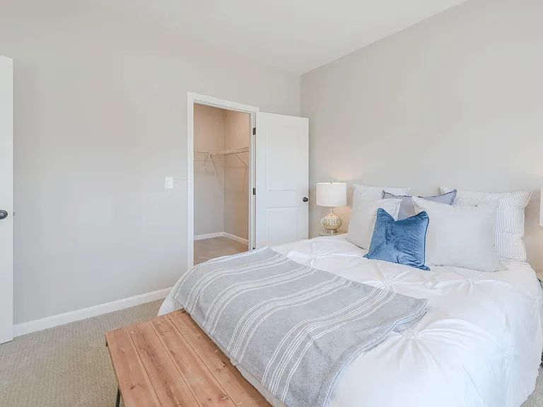 1 BR, 1 BA