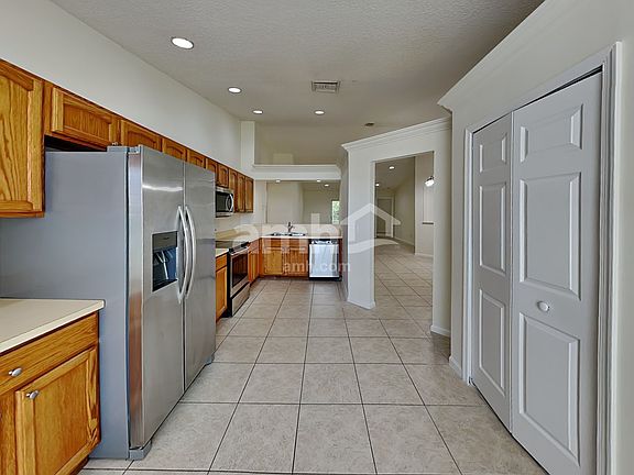 3rd image of 1009 SW Alcantarra Blvd