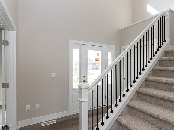 2nd image of 504 Edelweiss Ln