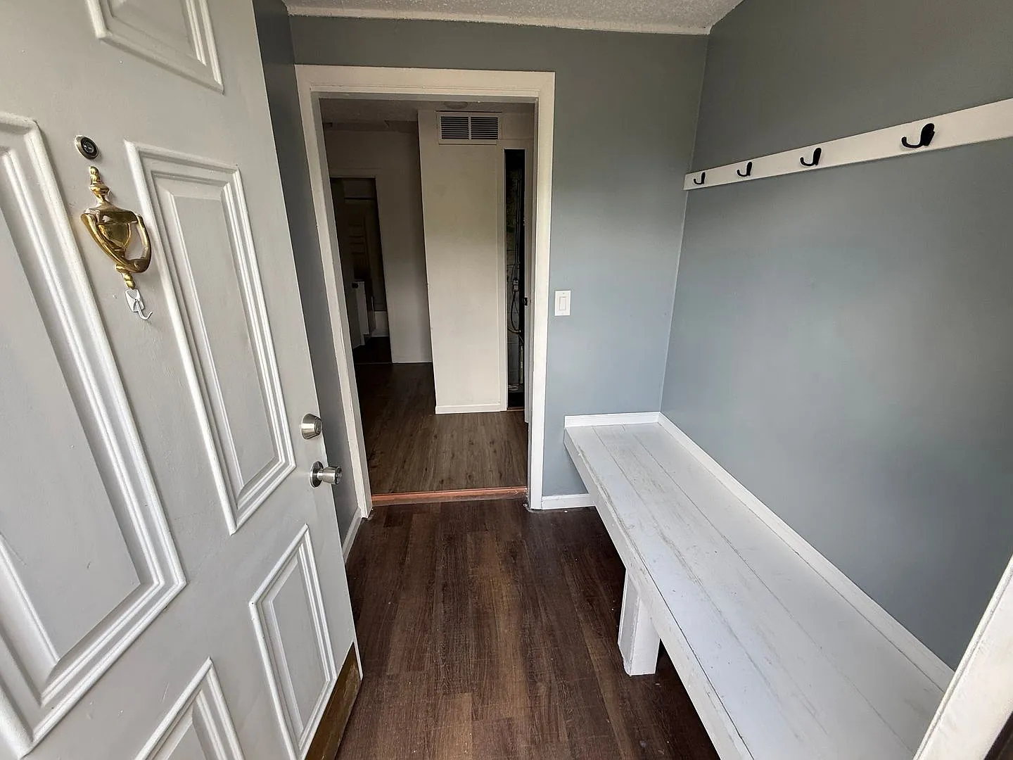 Four Bedroom, One Bathroom Duplex Apartment — Photo 3