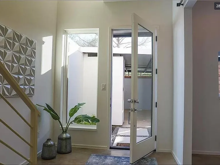 2308 N Prairie Ave — Photo 28