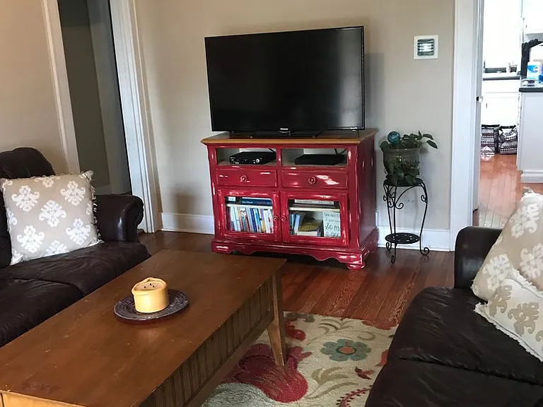 1109 Julia Ave — Photo 3