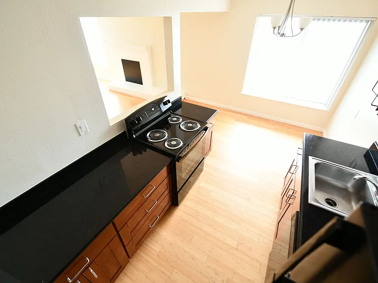 2p008 - Lake View East — Photo 17