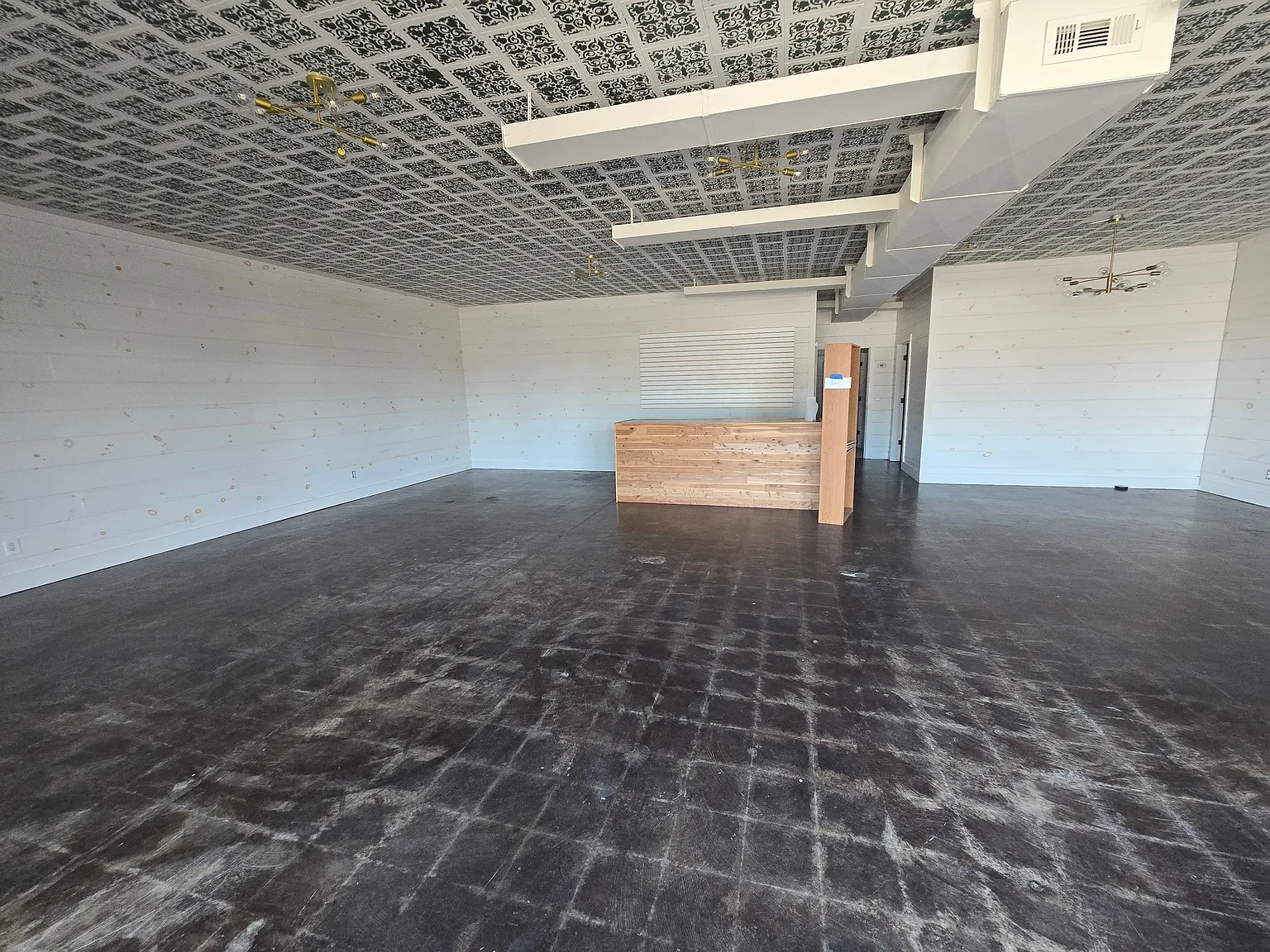 5 bed, 1.0 bath, 3000 sqft, $1,650 — Photo 2