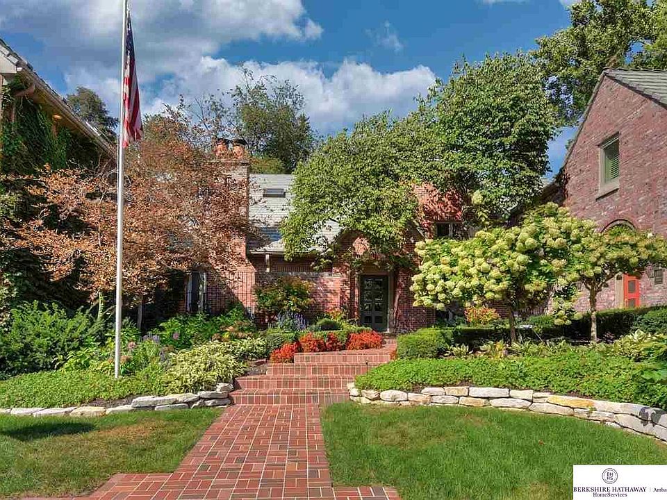 1st image of 8912 Douglas Ct