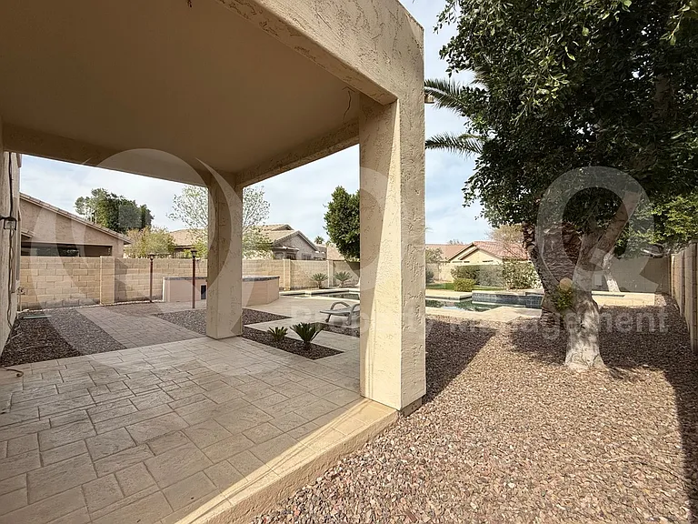 2450 E Darrel Rd — Photo 32