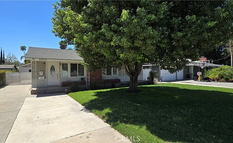 3550 Washington St — Photo 2