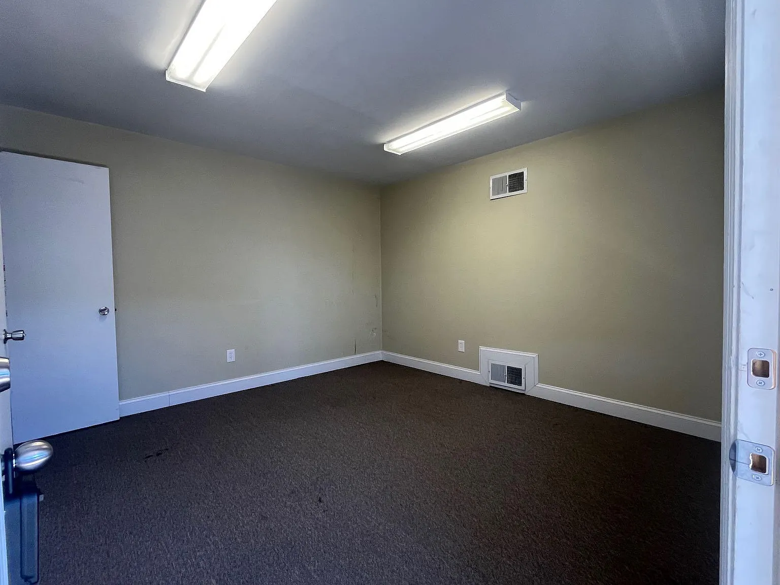Studio, 293 sqft, $400 — Photo 3