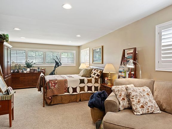 4th image of 2879 E Bonnie Brae Ave