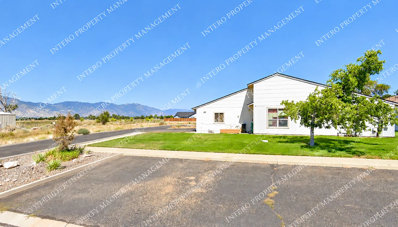 1 bed, 950 sqft, $1,450 — Photo 1