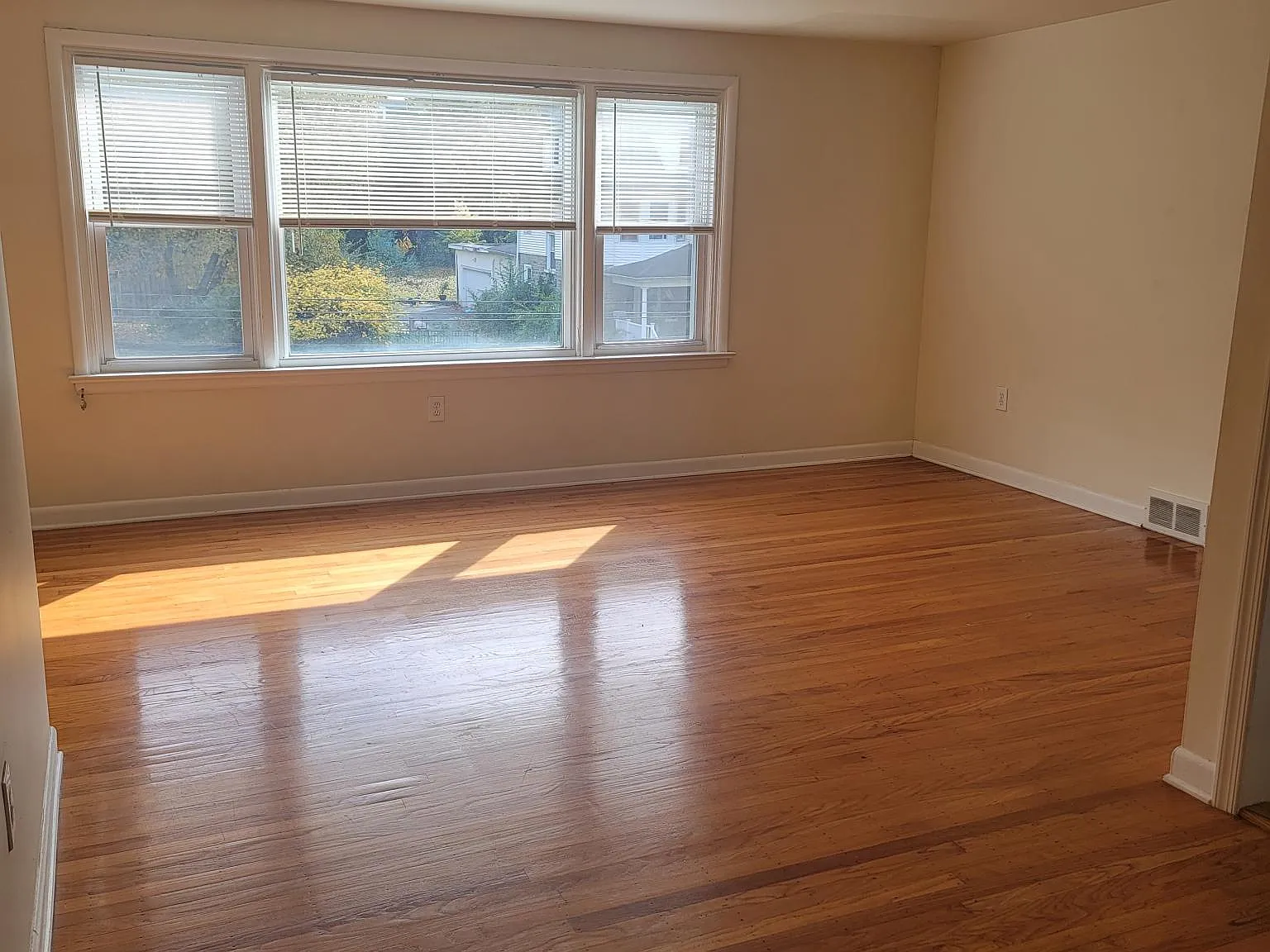 2 bed, 800 sqft, $1,800 — Photo 3