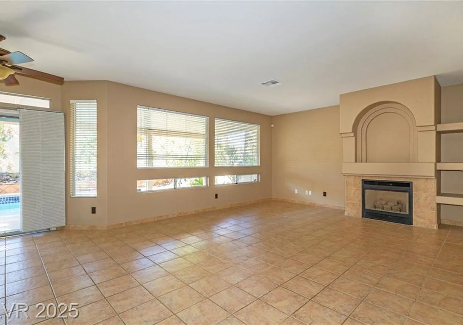 Prime Summerlin 4 bedroom with backyard retreat — Photo 4
