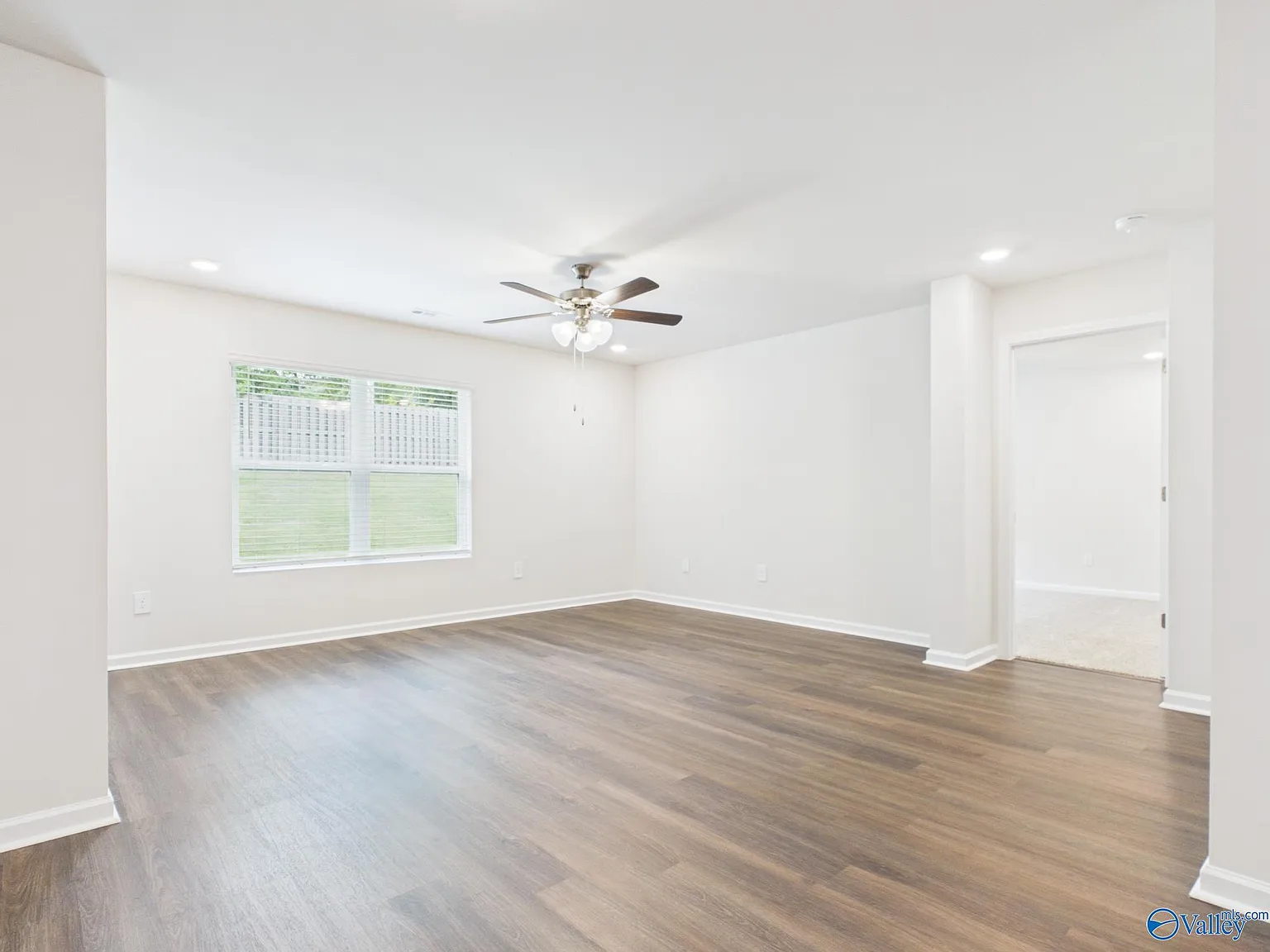 4 bed, 2.0 bath, 1811 sqft, $1,995 — Photo 4
