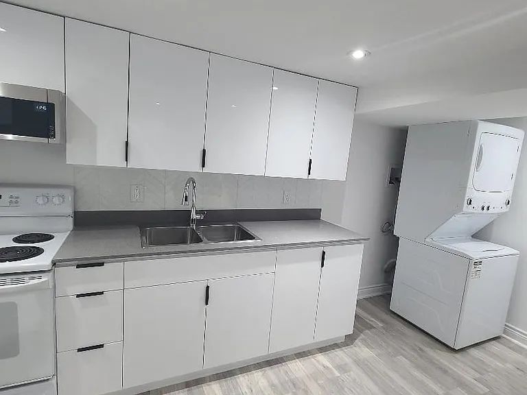 26 Millcroft Way #BSMNT — Photo 2
