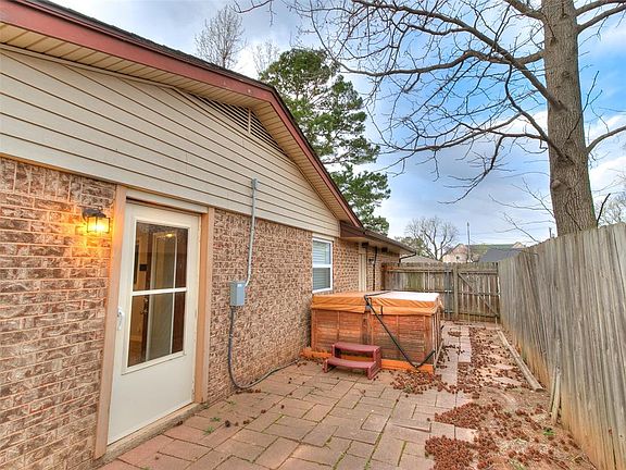 5th image of 2213 Rogers Cir