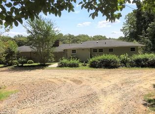 555 Manning Wood Dr, Winston Salem, NC 27105