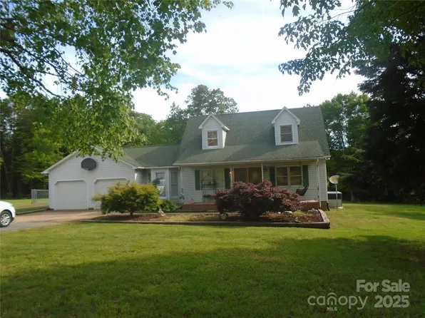 669 Loray Farm Rd, Dallas, NC 28034