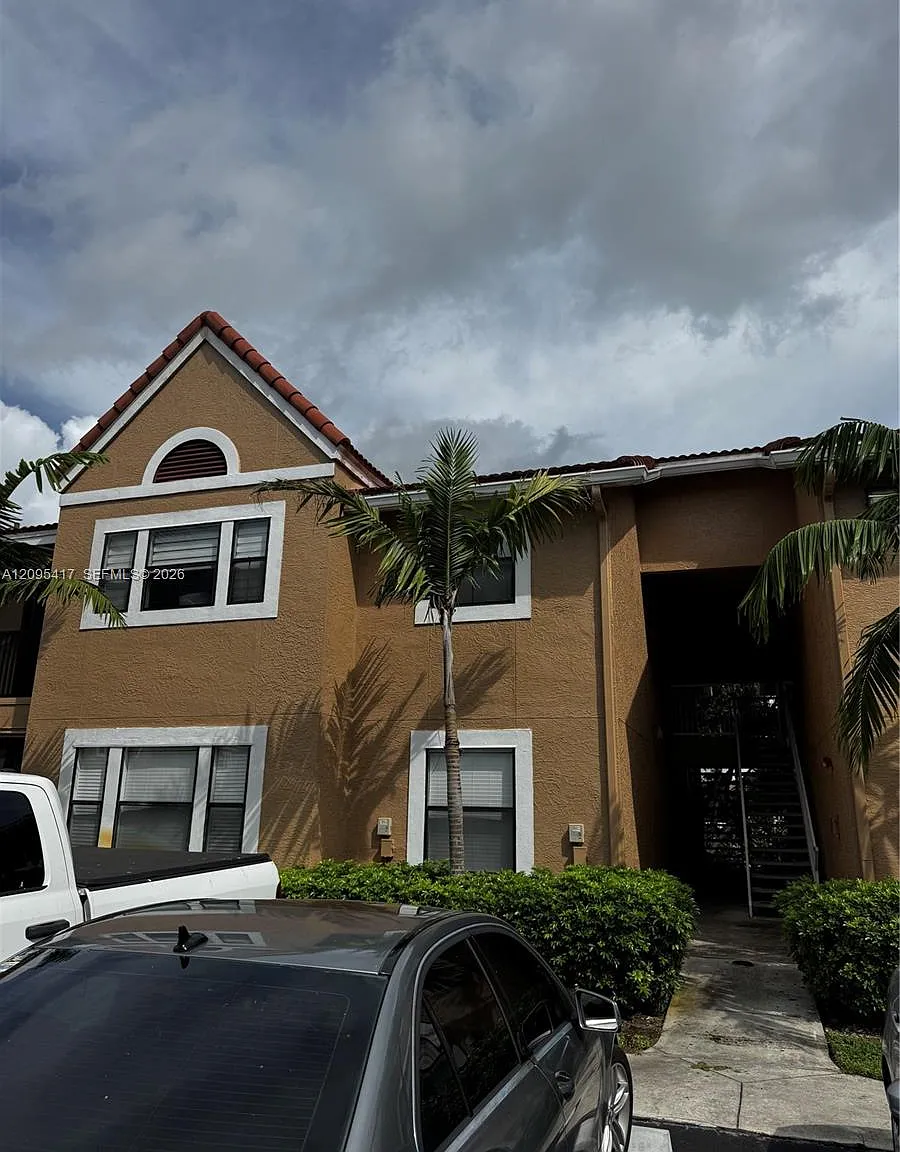 Biscayne Beach Club Condo — Photo 2